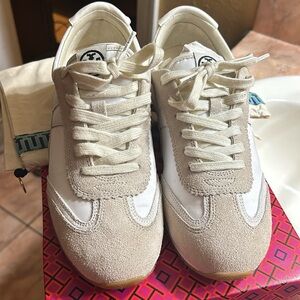Tory Burch Snow White/ Beige 250